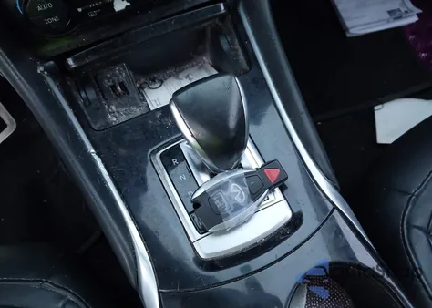 2018 Infiniti Qx30 Premium z USA, uszkodzony, nr VIN SJKCH5CP8JA044056